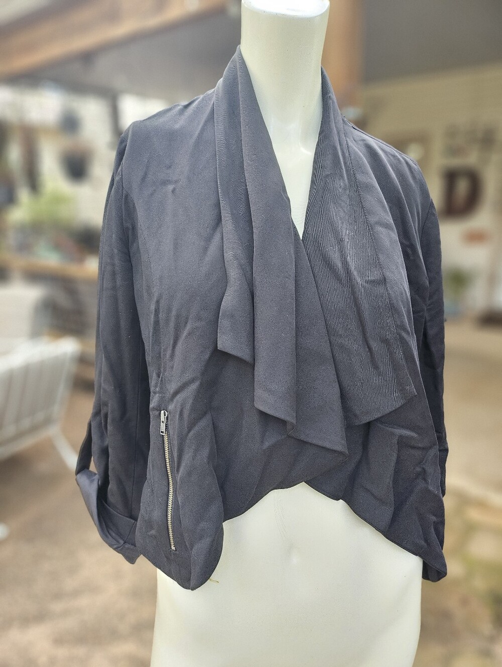 Cartonnier Black Draped Open-Front Lightweight Cropped Jacket - XS